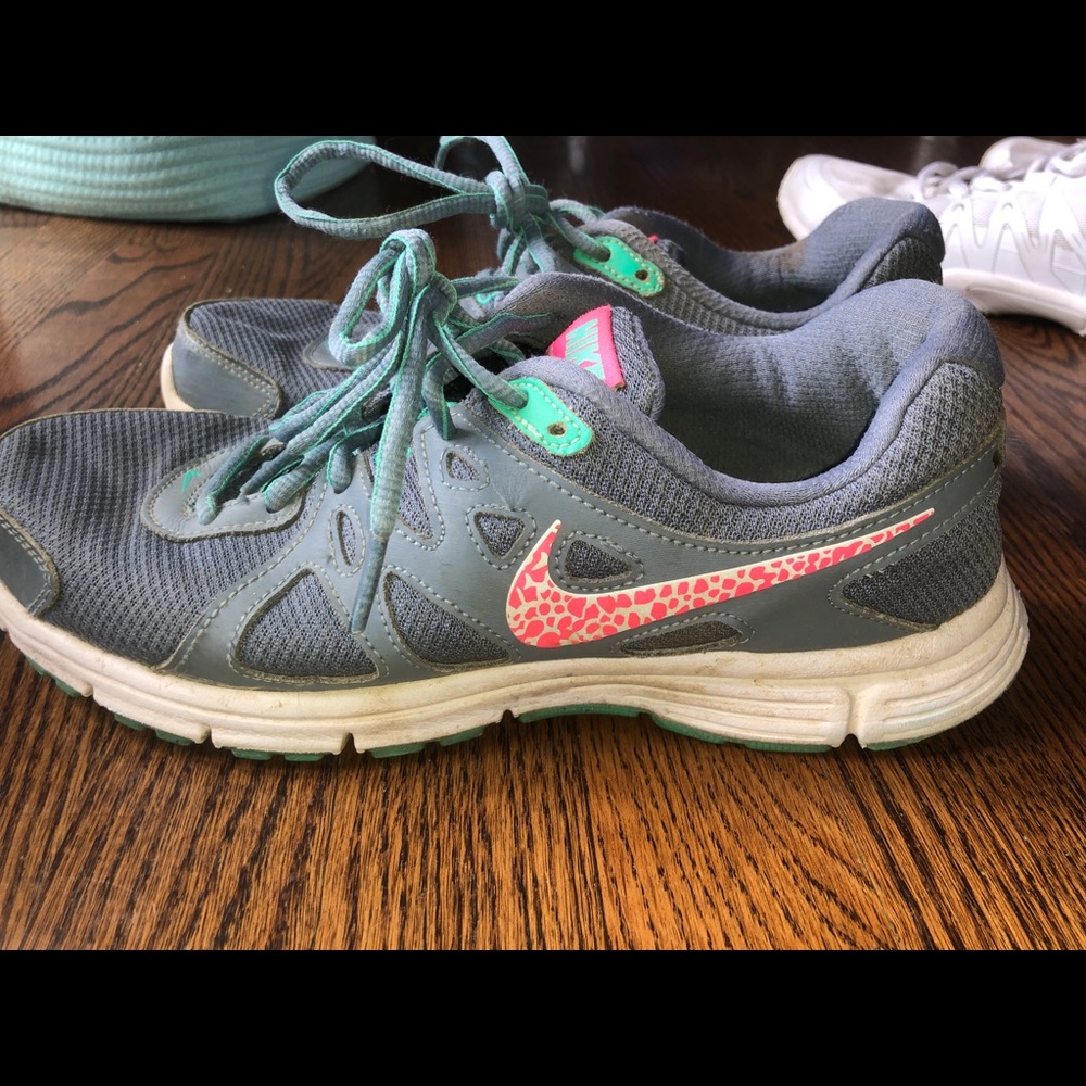 8.5 tennis shoes